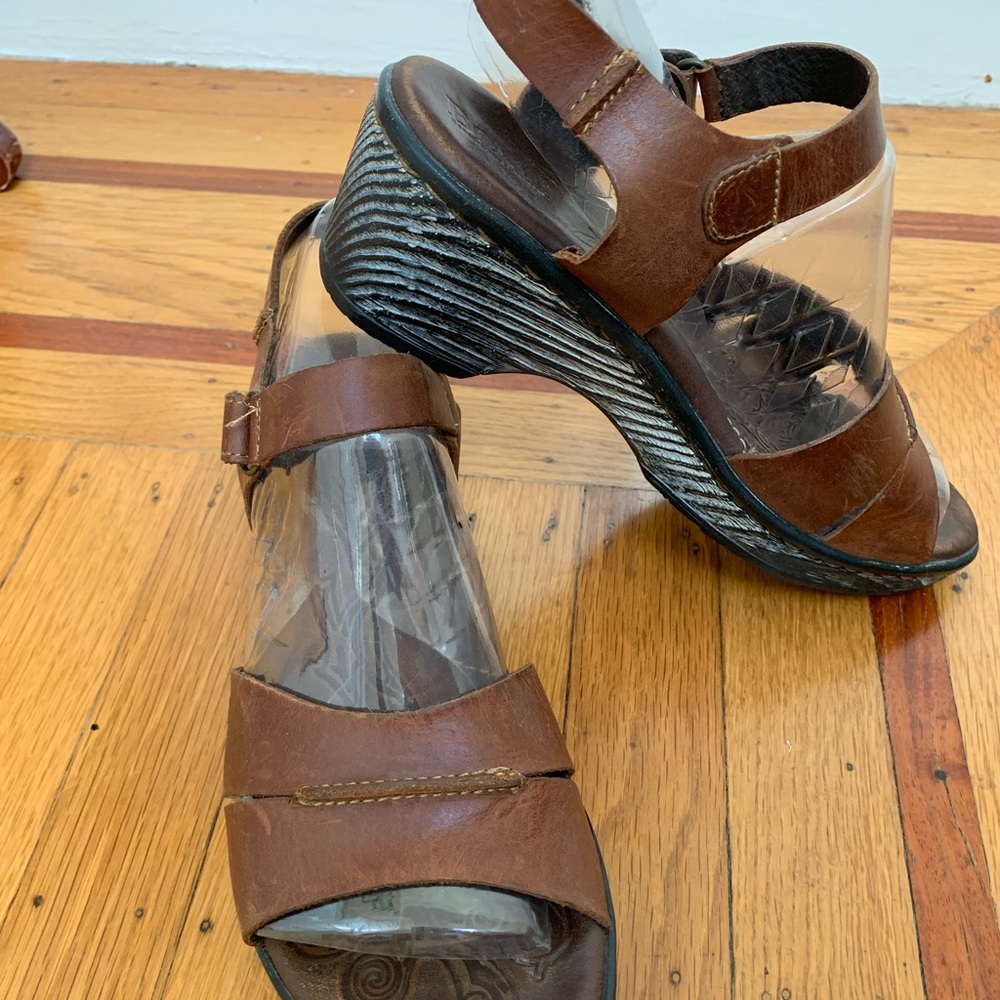 Born Brown leather sandals